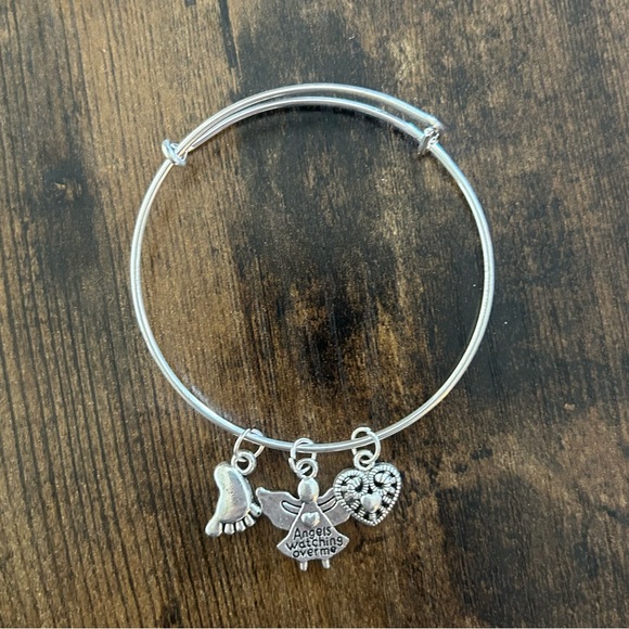 Angel charm bracelet 🪽 - Picture 2 of 3